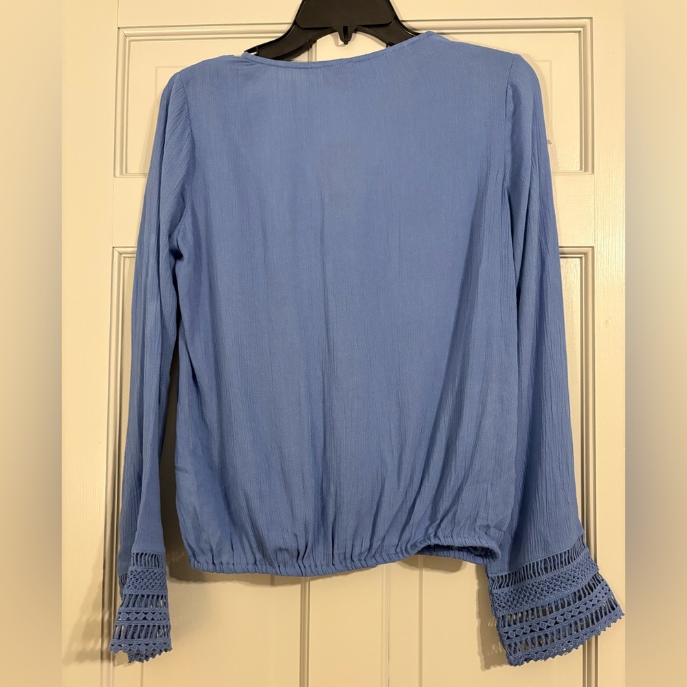 NEW Guess XS Blue Surplice Lace Trim Long Sleeve V Neck Blouse - Picture 2 of 6